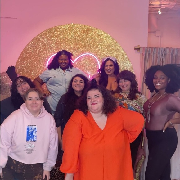 Meet your Posher, Plus Bklyn - Picture 2 of 9